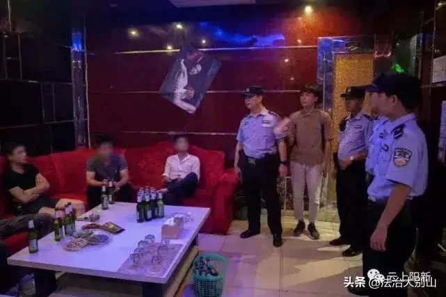 湖北警方清查娱乐场所97名男女被抓！全程网上直播…